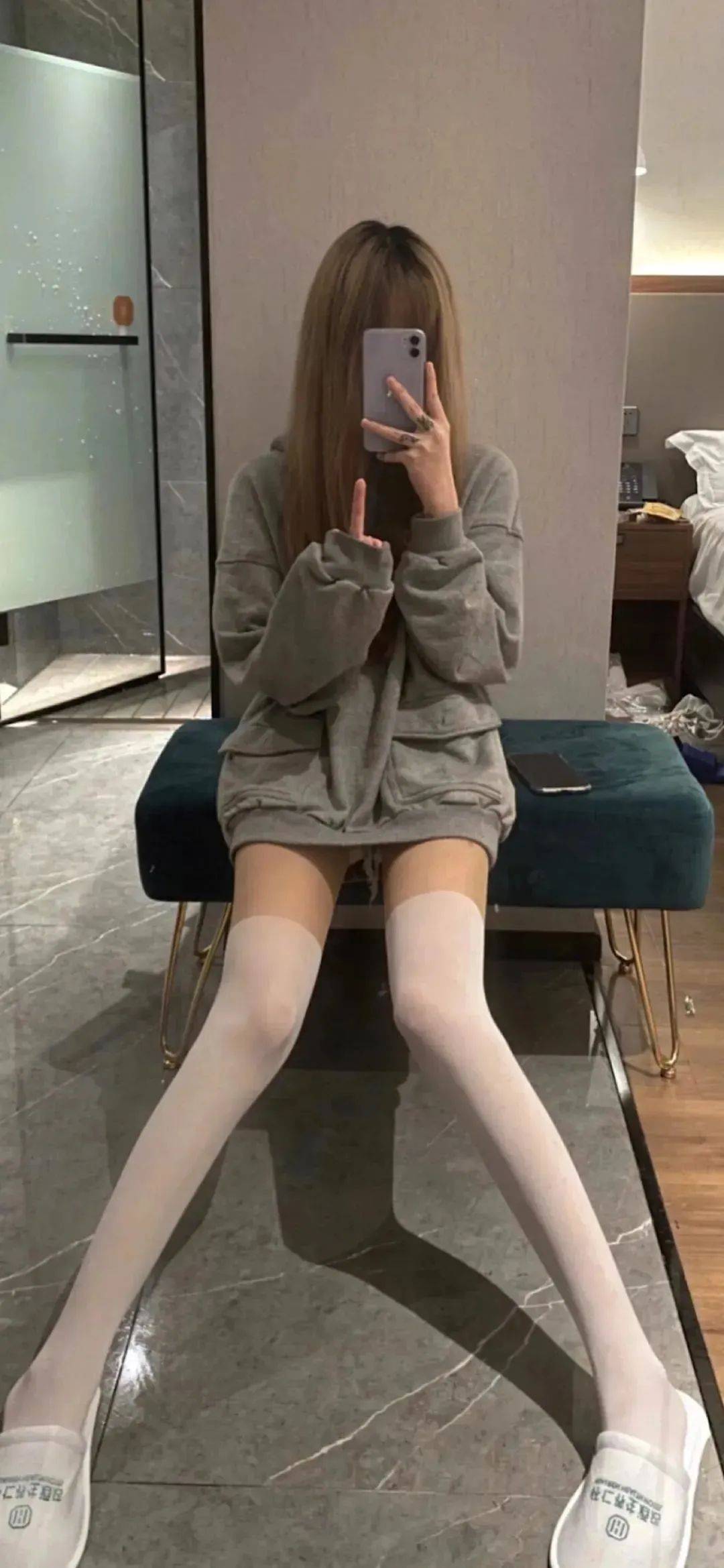 女生自拍自己腿的照片图片